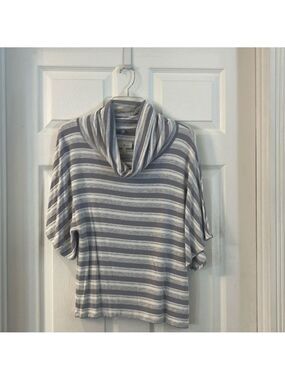 Lou & Grey gray & ivory top, mock turtle neck , small